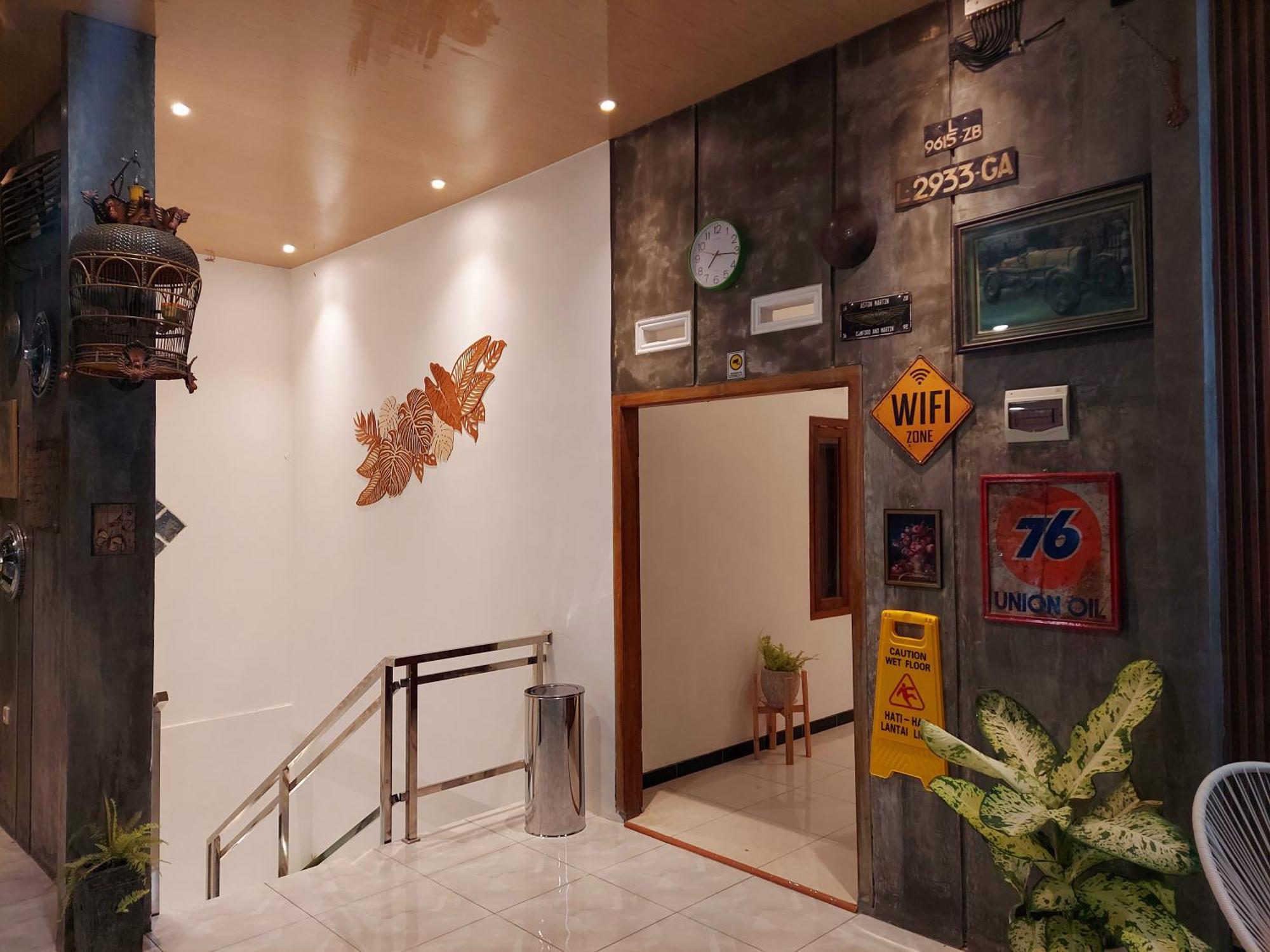 Urbanview Hotel Sakura Kampung Inggris Pare By Reddoorz Exterior foto