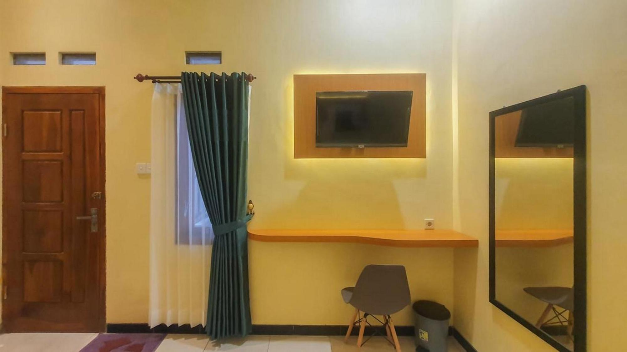 Urbanview Hotel Sakura Kampung Inggris Pare By Reddoorz Exterior foto
