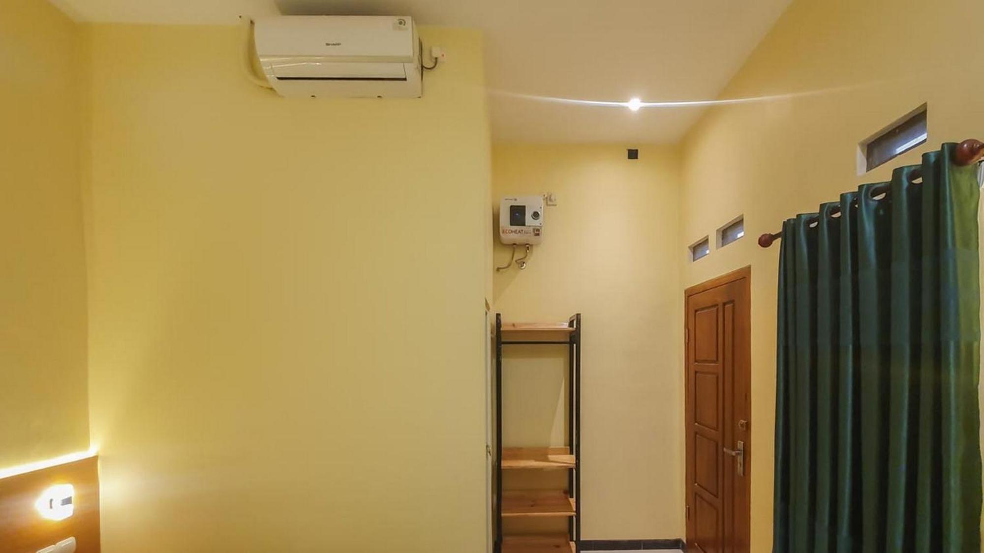 Urbanview Hotel Sakura Kampung Inggris Pare By Reddoorz Exterior foto